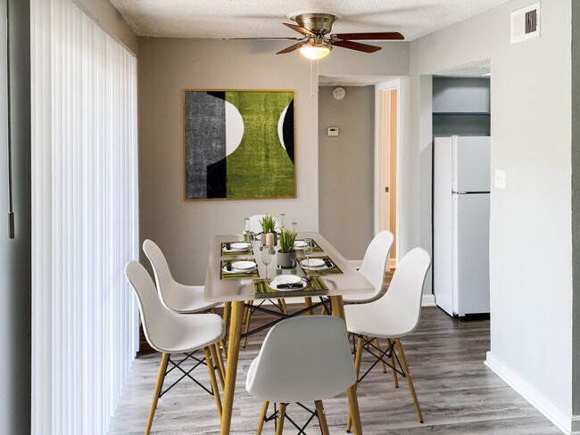 Dining Area - Villas of Oak Creste