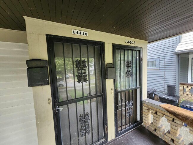 Foto del edificio - 14408 Westropp Ave