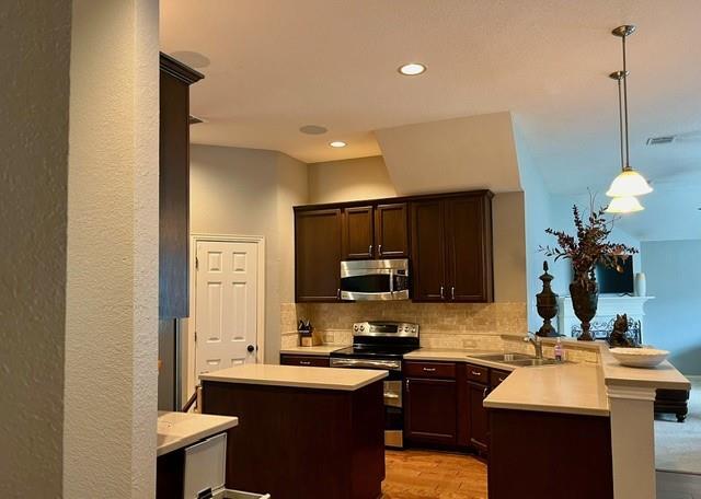 Foto del edificio - 620 Shady Bridge Ln