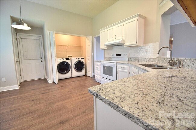 Foto del edificio - 9530 Errington Ln