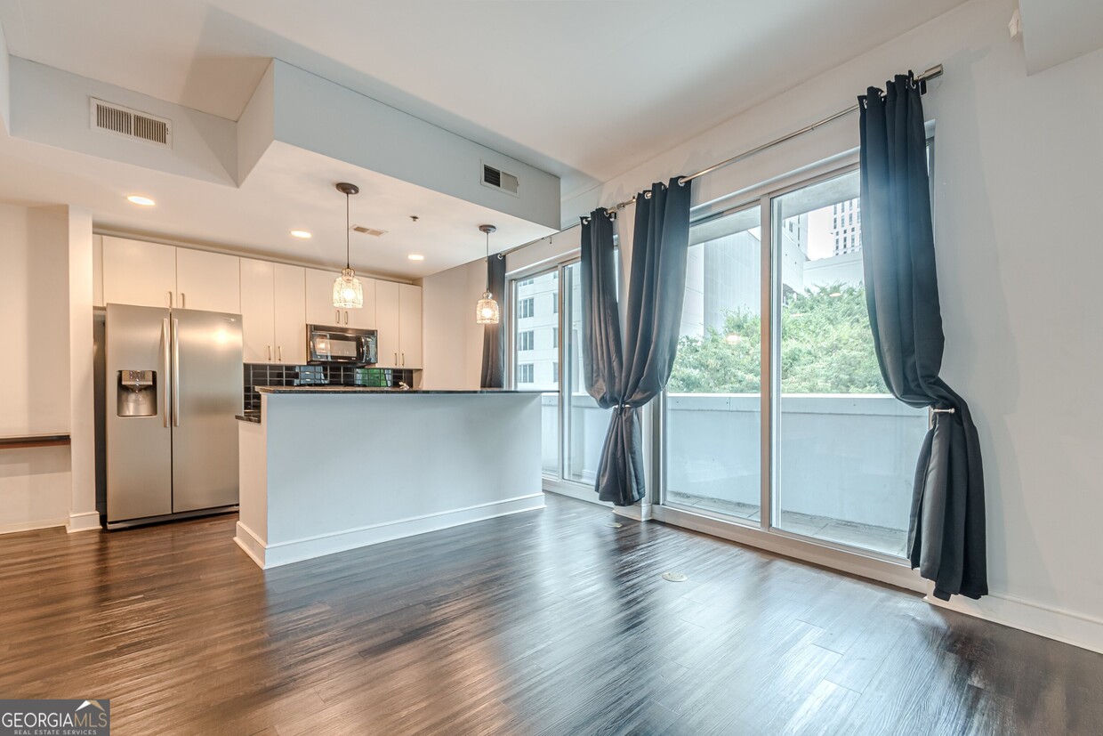 Primary Photo - 44 Peachtree Pl NW