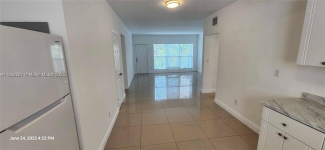 Building Photo - 9800 E Bay Harbor Dr