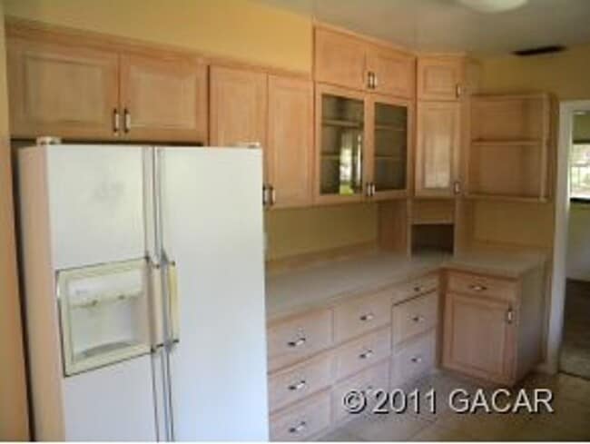 Foto del edificio - Black Acres-Three Bedroom, Two Bath 2068sf 1/2 mile to Law School or the Swamp