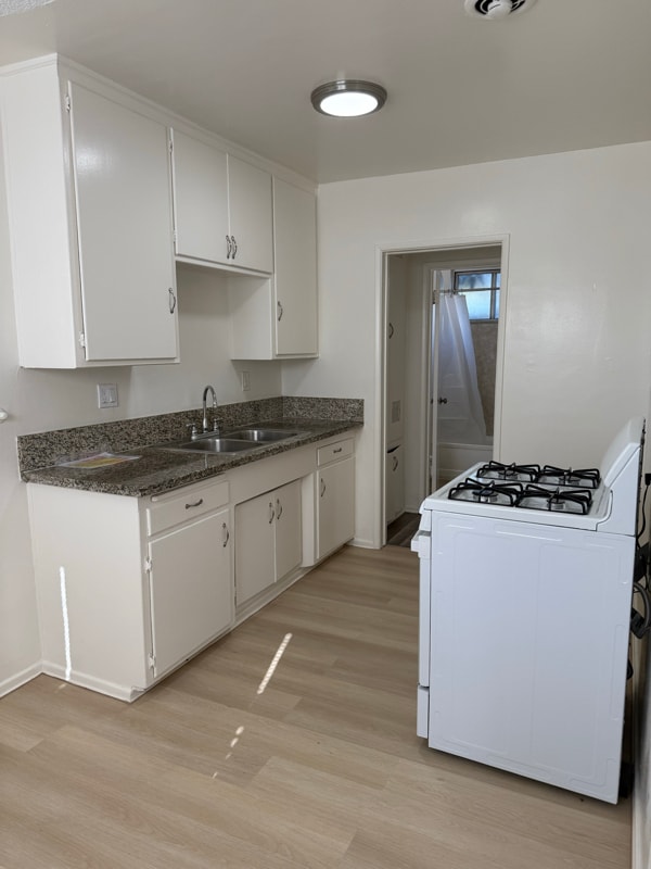 Building Photo - 1070 Gardenia Ave