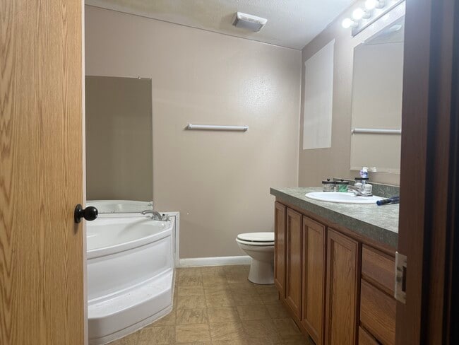 Foto del edificio - 2066 S 150 W