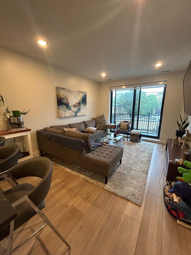 Foto del edificio - 1646 W Belmont Ave