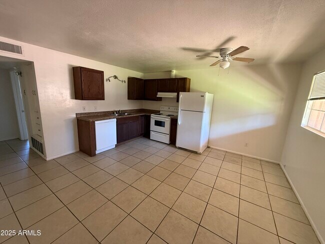 Foto del edificio - 5107 E Oak St