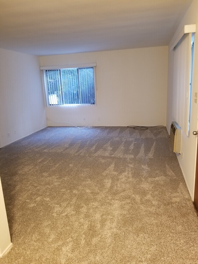 Livingroom - 6146 Fulton Ave