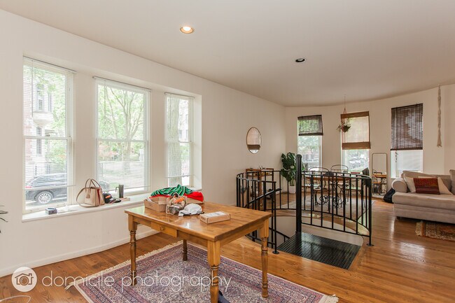 Foto del edificio - 1301 N Hoyne Ave