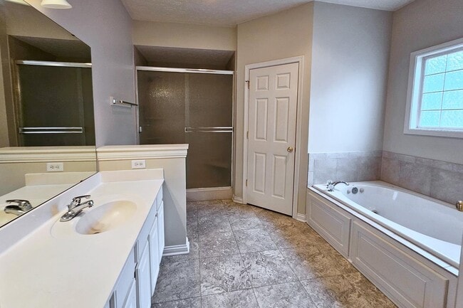 Building Photo - 1370 Trillium Ln