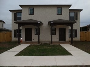 Building Photo - 5826 Grandwood Dr