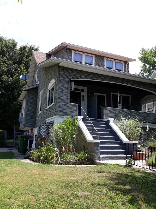 Building Photo - 2702 Halcyon Ave