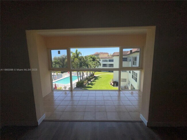Foto del edificio - 4200 Crystal Lake Dr