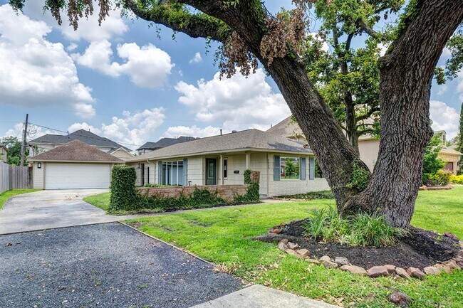 Building Photo - 1533 Bayram Dr