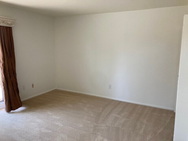 Foto del edificio - 2102 Pullman Ln