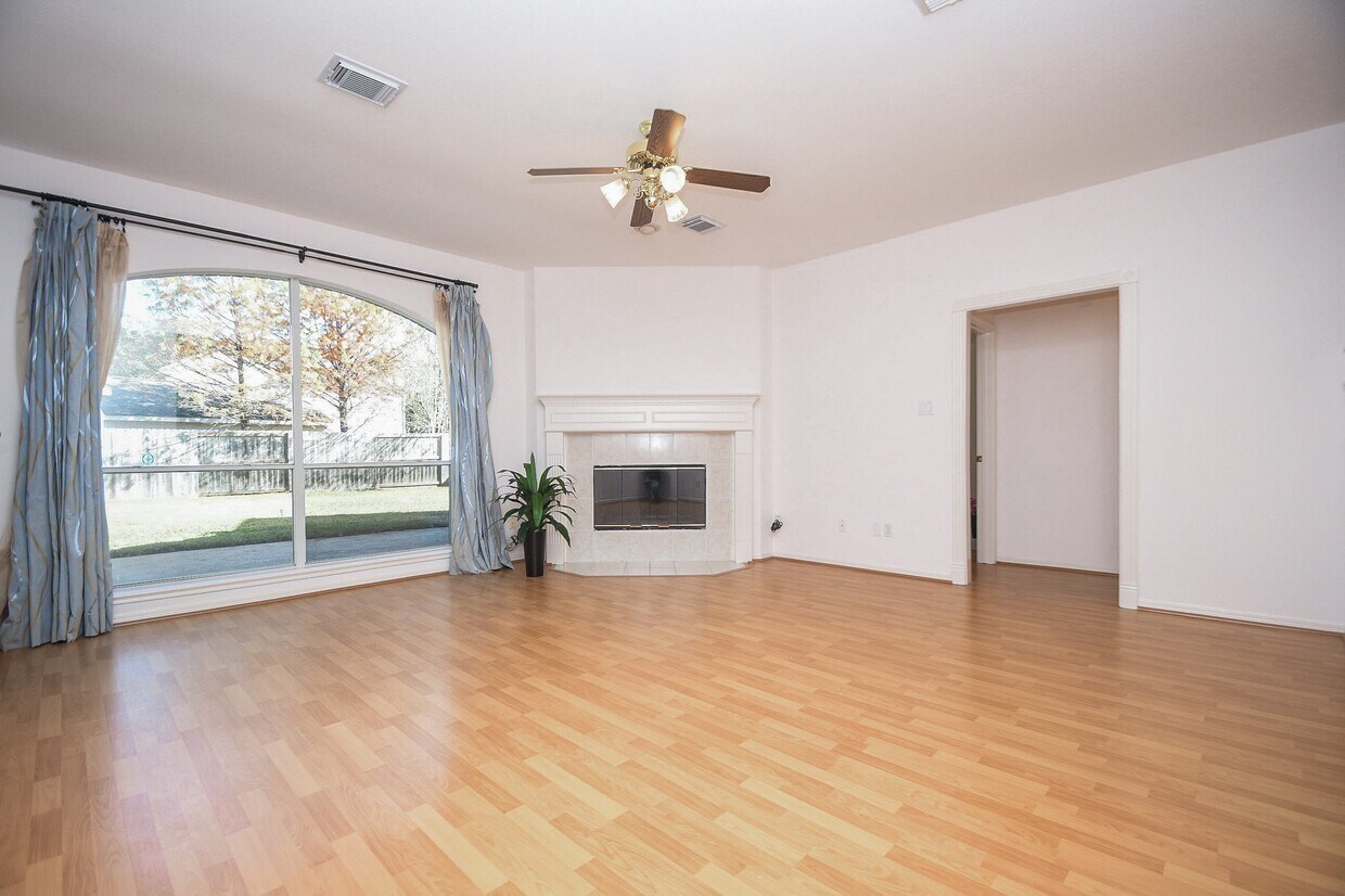 Foto del edificio - 4323 Magnolia Ln