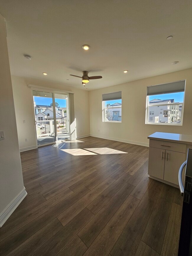 Living room - 925 Madonna Rd
