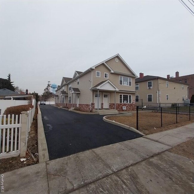 Building Photo - 343 Jackson St