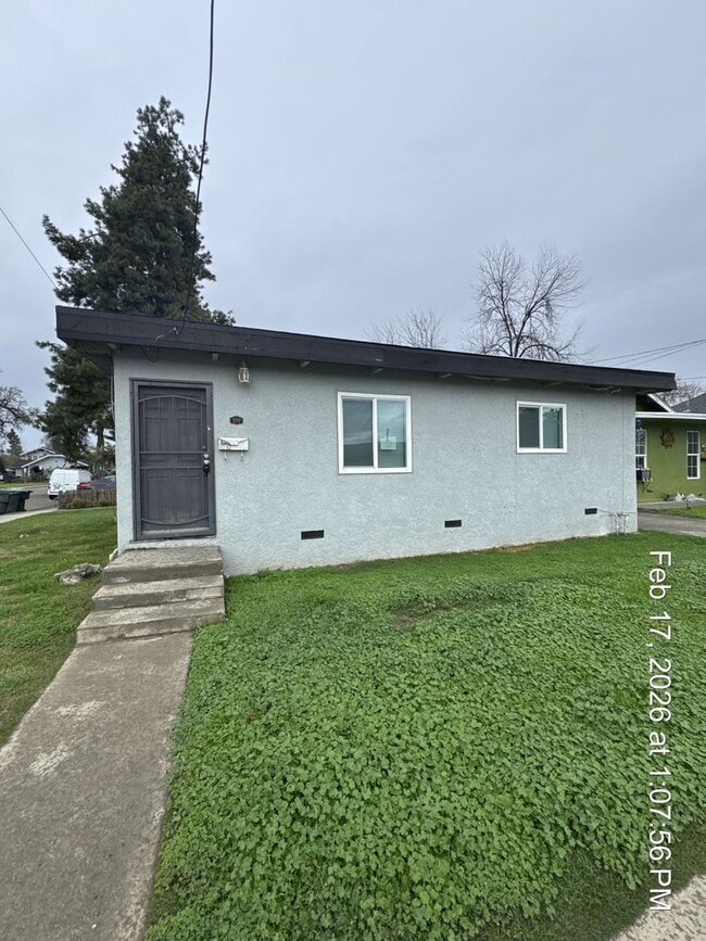 Building Photo - 220 W Cypress Ave