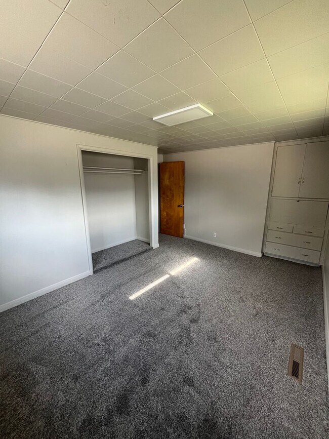 Foto del edificio - 2 Bedroom - 1 bath apartment