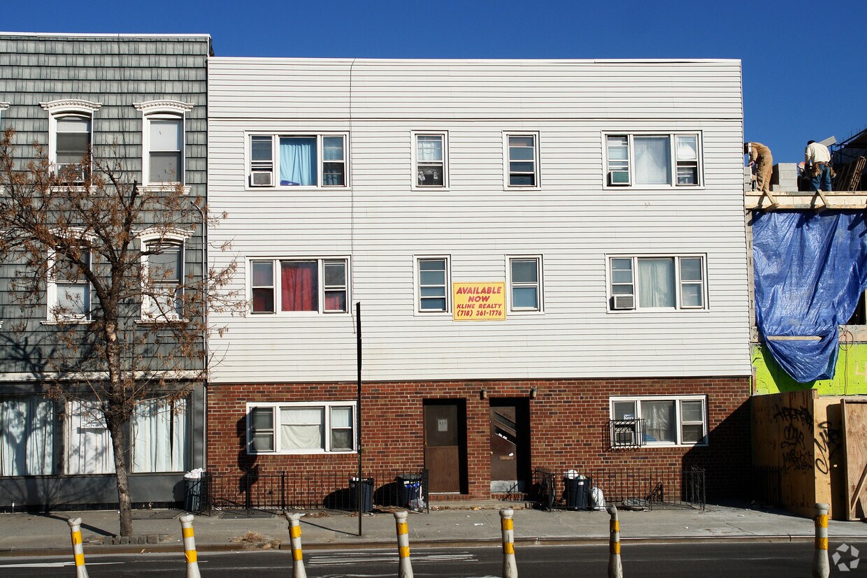 Building Photo - 433 Metropolitian Ave