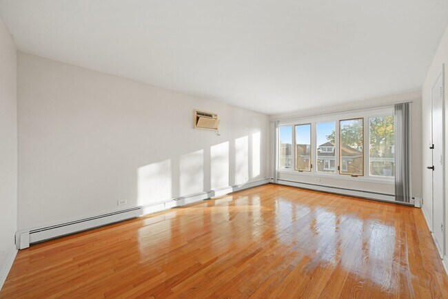 Building Photo - 6226 S Parkside Ave