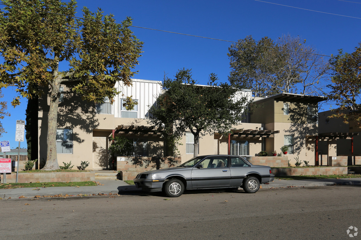 Foto del edificio - Orange Place Apartments