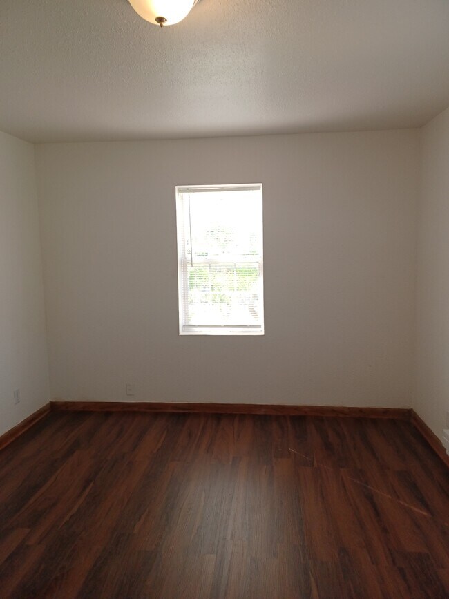 Foto del edificio - 1221 W Atkinson Ave