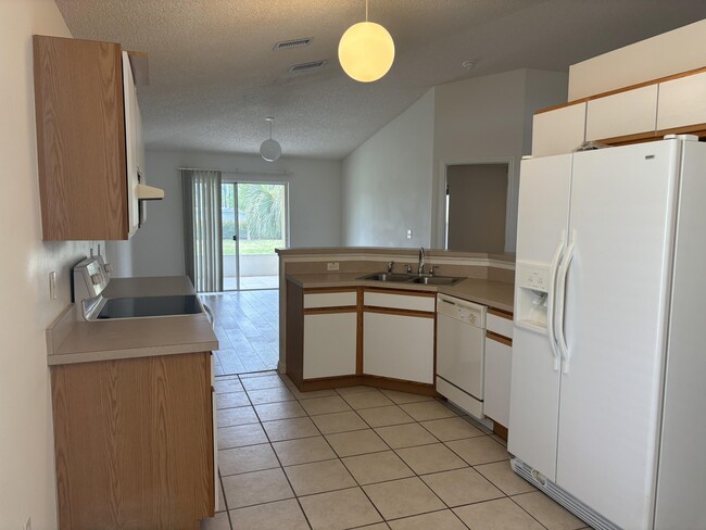 Building Photo - 1776 Vista Lake Cir