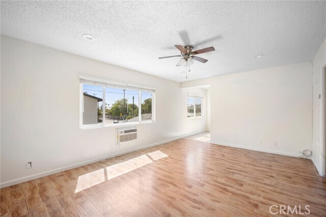 Foto del edificio - 6915 Coldwater Canyon Ave