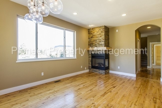 Building Photo - 1114 6th St