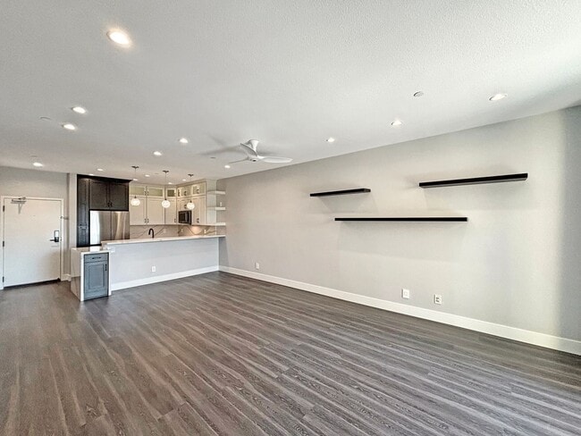 Building Photo - Stunning 2BD/2BA Condo in Bankers Hill W/ ...