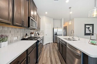 Building Photo - 6910 Lebec Dr