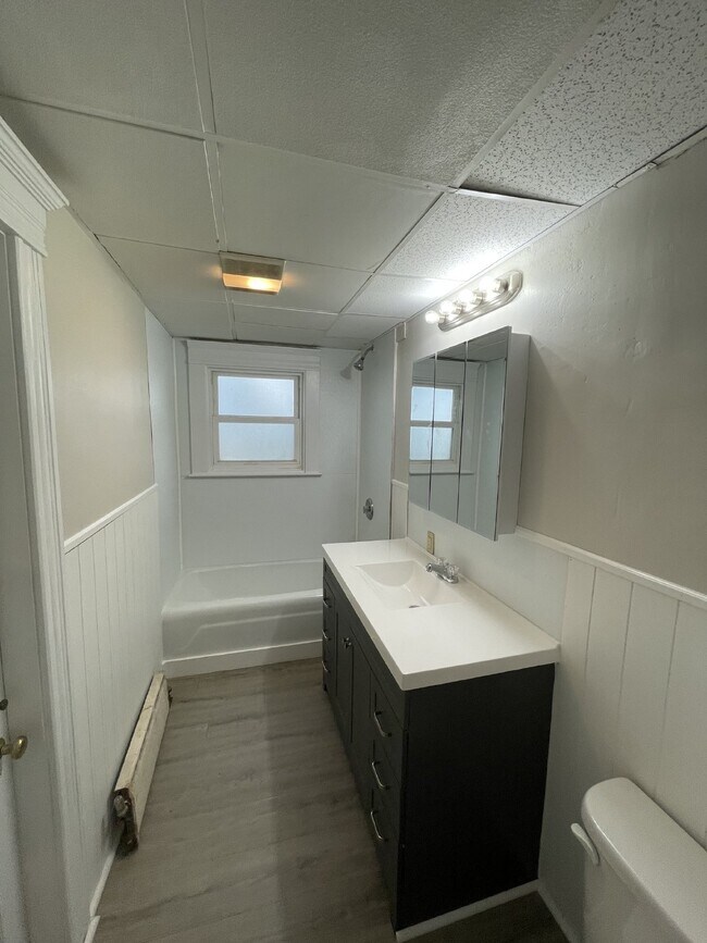 Foto del edificio - Spacious Rental off Main Street near Webst...