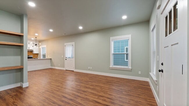 Building Photo - "Charming 2-Bed Oasis in Fayetteville with...