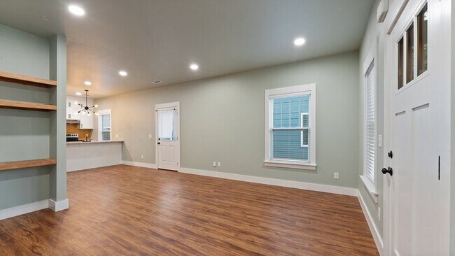 Foto del edificio - "Charming 2-Bed Oasis in Fayetteville with...