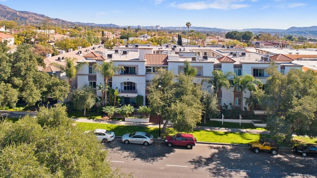 Building Photo - 630 E Olive Ave
