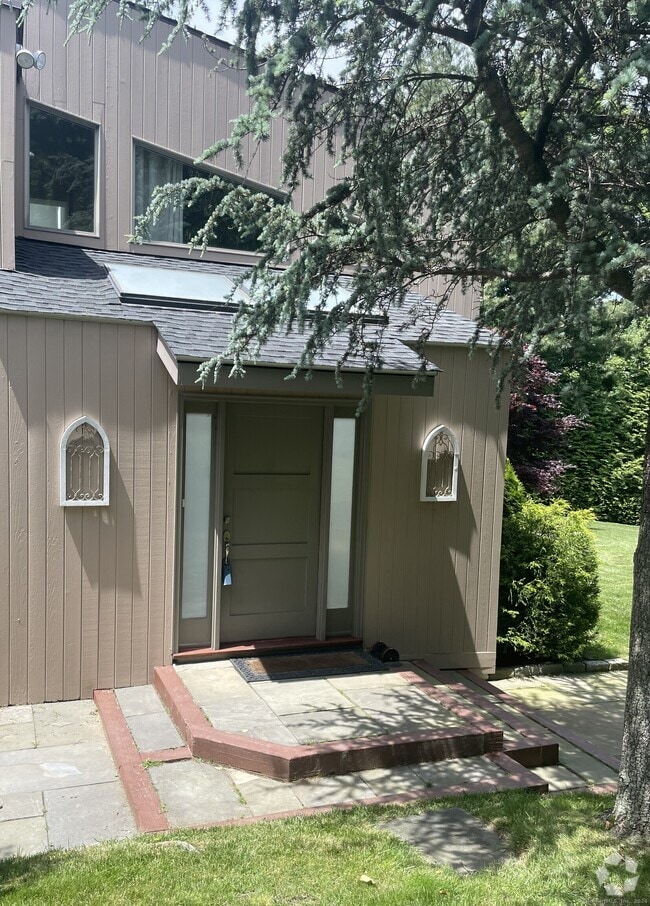 Building Photo - 17 Ferry Ln