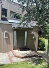 Building Photo - 17 Ferry Ln
