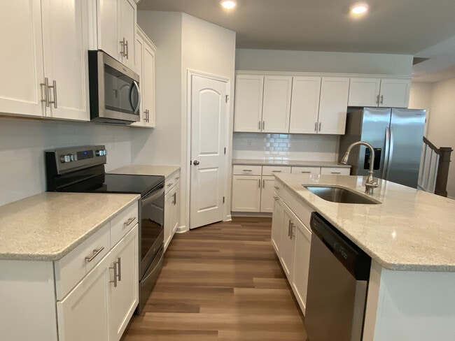 Building Photo - Room in Townhome on Planters Trace Ln