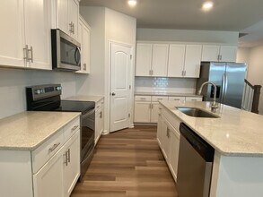 Building Photo - Room in Townhome on Planters Trace Ln