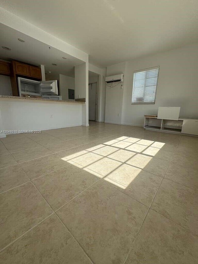 Building Photo - 7130 Rue Versailles Dr