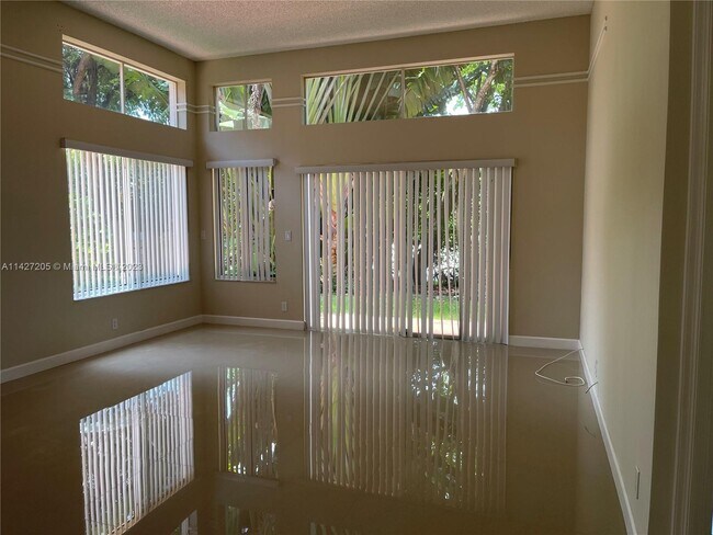 Foto del edificio - 10111 NW 5th St