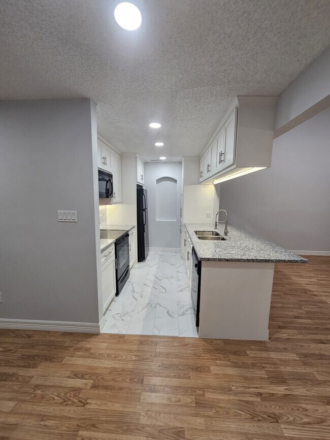 Foto del edificio - 6601 Sands Point Dr
