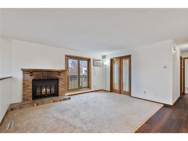 Building Photo - 425 Shelard Pkwy