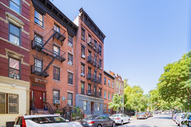 Building Photo - 604 E 9th St