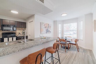 Building Photo - 8300 El Mundo St