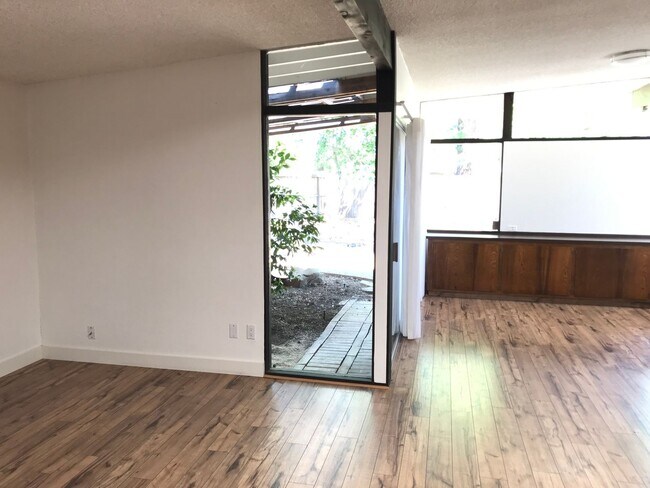 Building Photo - Sprawling 7 bedroom home available for sum...