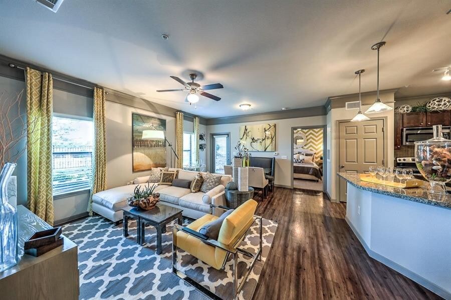 Waterstone at Cinco Ranch Apartments in Katy, TX