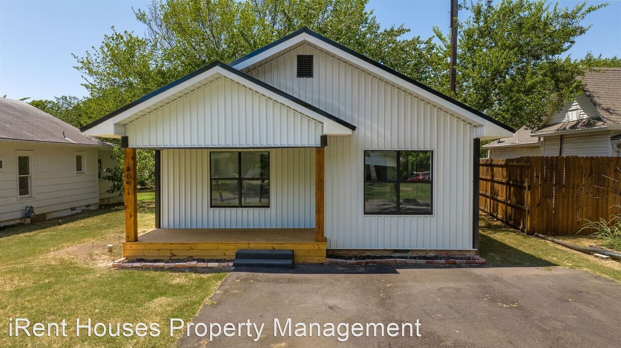 Foto principal - 2 br, 2 bath House - 809 NW G St